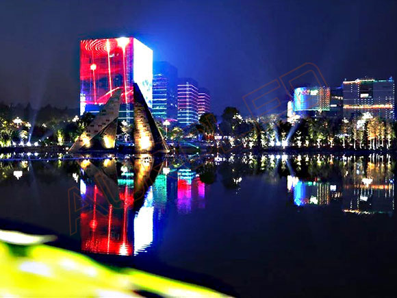 城市景觀亮化工程的興起對(duì)戶(hù)外<a href=http://www.suerben.cn/toumingping/ target=_blank class=infotextkey>透明屏</a>發(fā)展的意義